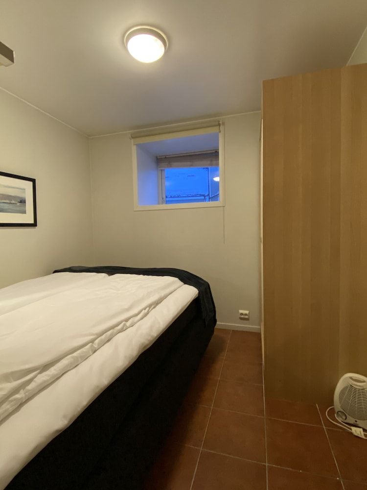 Enter Tromsø Apartment Hotel Economy Apartment, 1 Queen Bed with Sofa bed, Refrigerator & Microwave 4