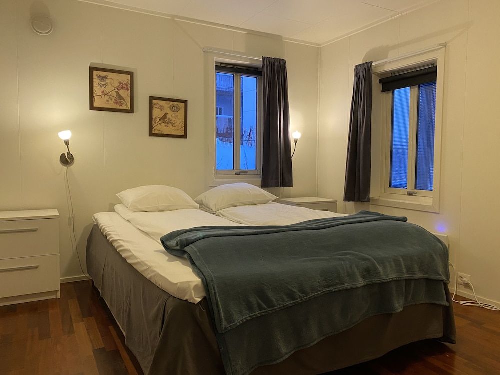 Enter Tromsø Apartment Hotel Economy Apartment, 1 Queen Bed with Sofa bed, Refrigerator & Microwave 3