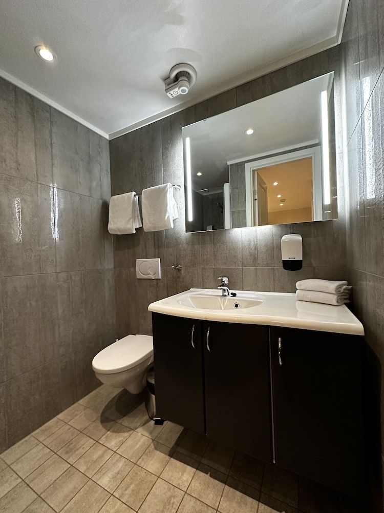 Enter Tromsø Apartment Hotel Economy Apartment, 1 Queen Bed with Sofa bed, Refrigerator & Microwave 8