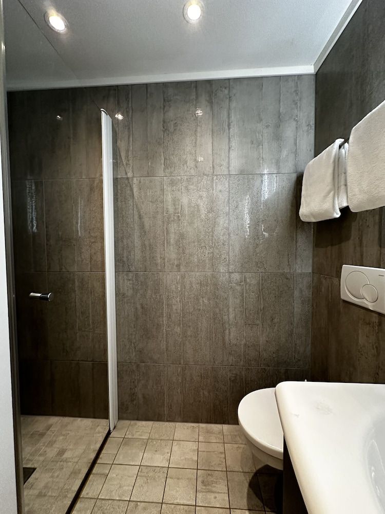 Enter Tromsø Apartment Hotel Economy Apartment, 1 Queen Bed with Sofa bed, Refrigerator & Microwave 9