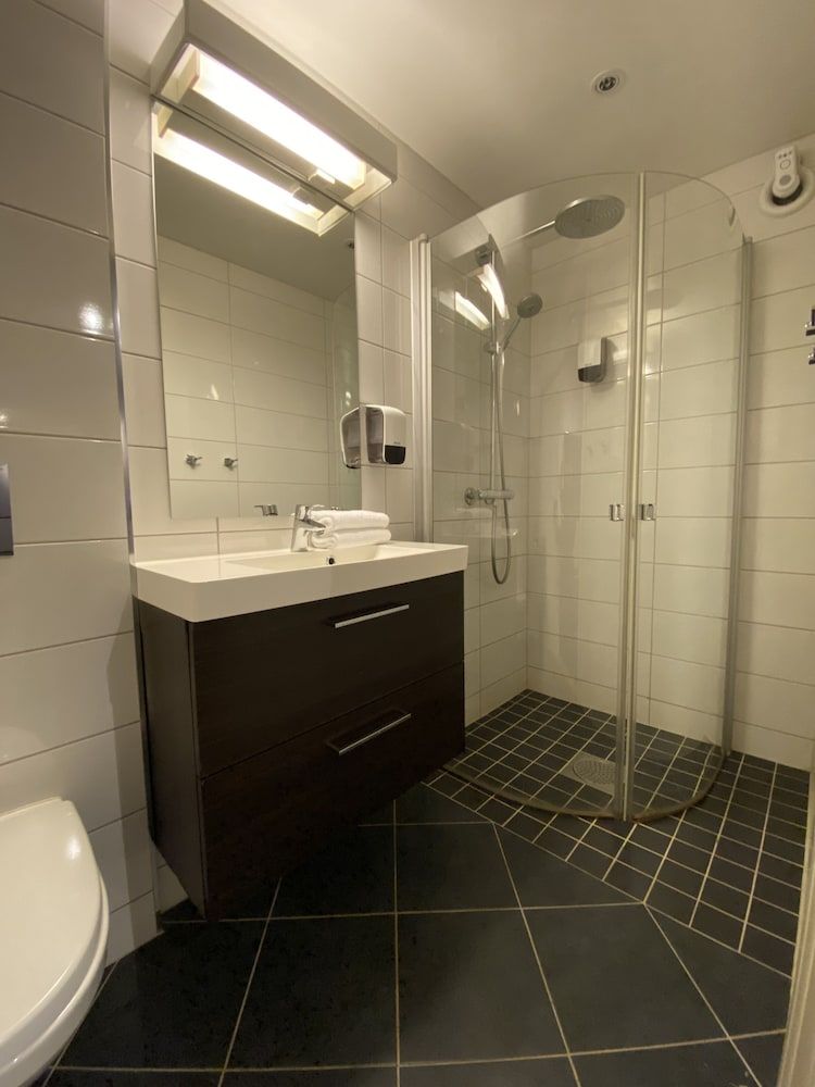 Enter Tromsø Apartment Hotel Economy Apartment, 1 Queen Bed with Sofa bed, Refrigerator & Microwave 10