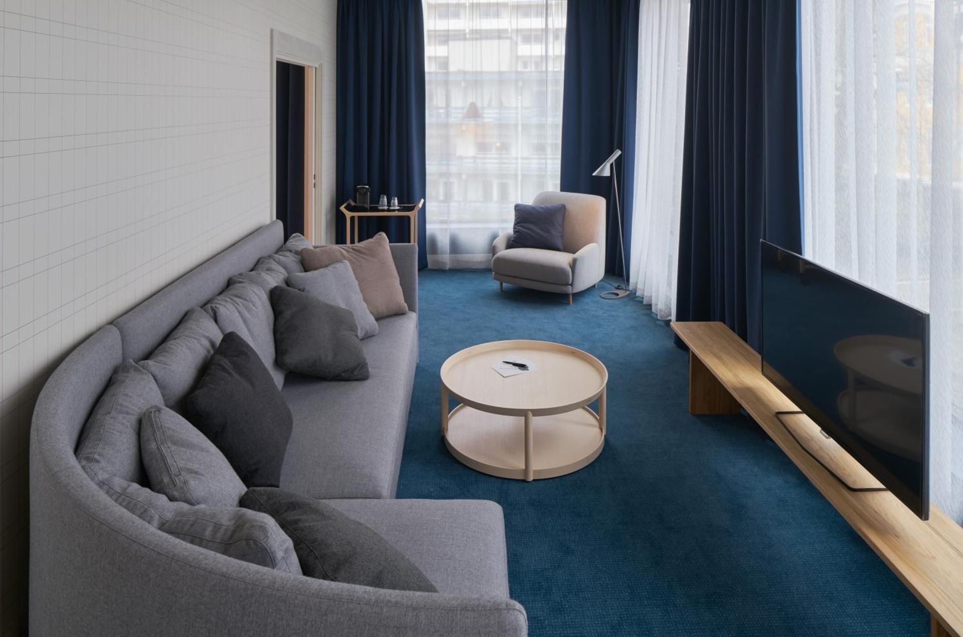 undefined Zander K Hotel 6