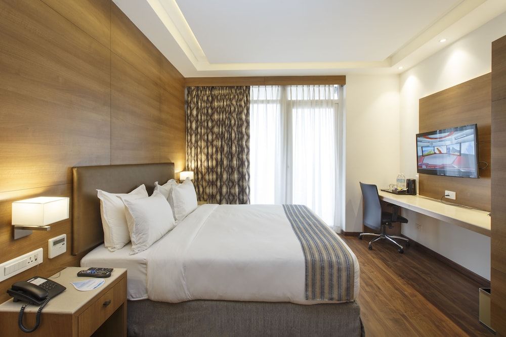 Hotel Ambassador by ACE Hotels Deluxe Room 5