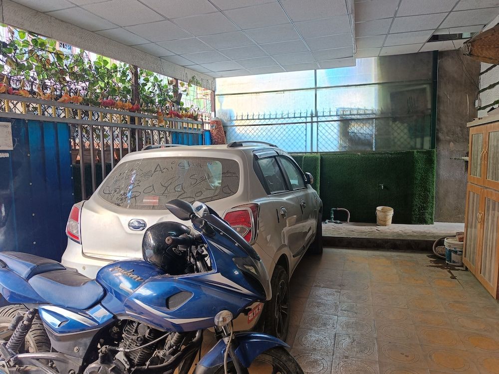 undefined Sara's Backpackers Hotel 2