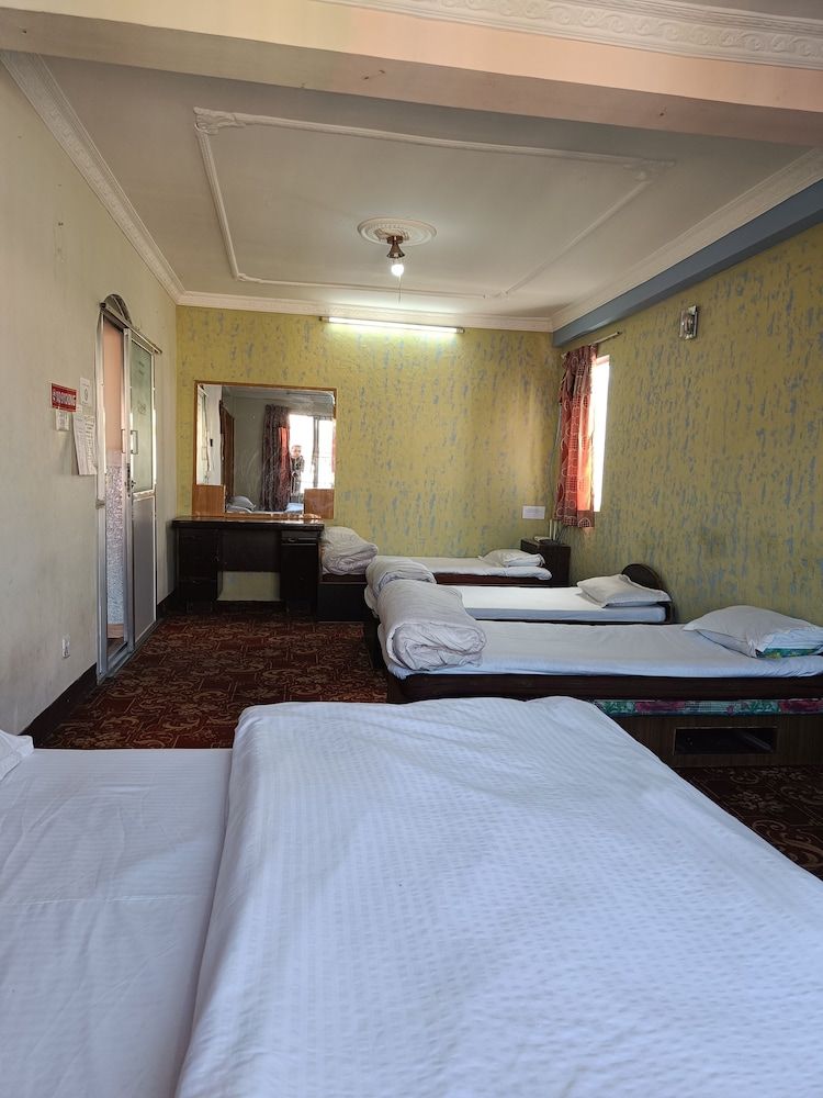 undefined Sara's Backpackers Hotel 4