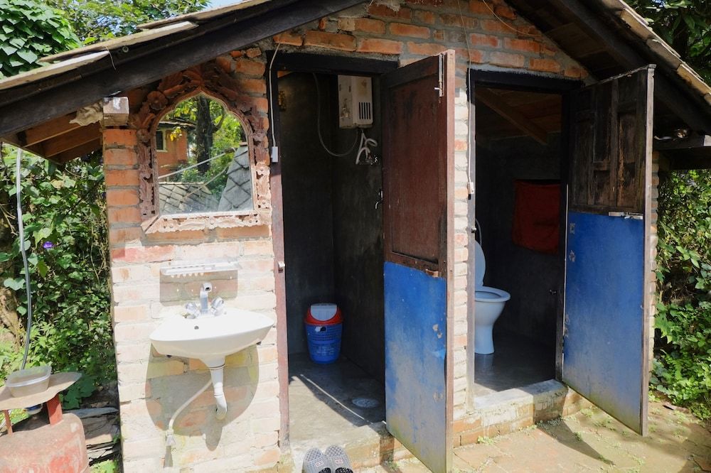 Basic Double Room, Shared Bathroom, Garden View