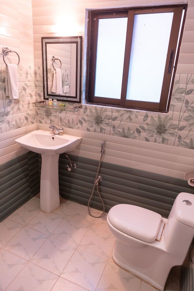 Skyline Hotel Deluxe Double or Twin Room, 1 Bedroom, City View 12