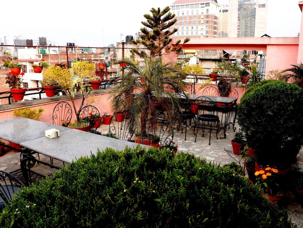 undefined Skyline Hotel 6