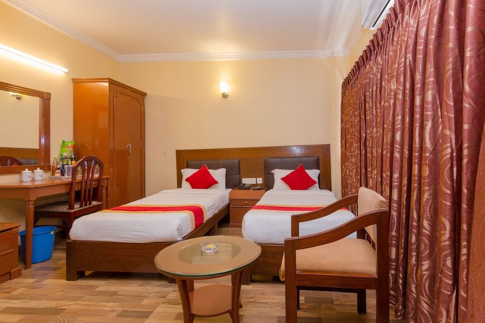 Skyline Hotel Deluxe Double or Twin Room, 1 Bedroom, City View 4