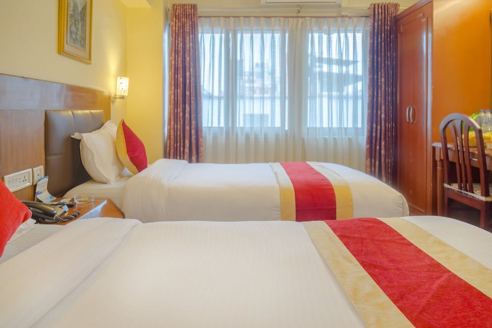 Skyline Hotel Deluxe Double or Twin Room, 1 Bedroom, City View 2