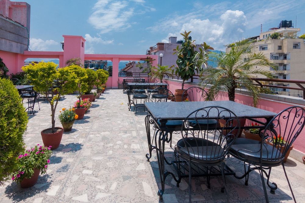 Skyline Hotel Deluxe Double or Twin Room, 1 Bedroom, City View 9