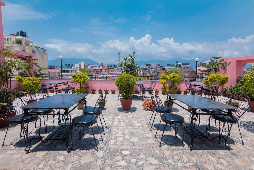 Skyline Hotel Deluxe Double or Twin Room, 1 Bedroom, City View 8