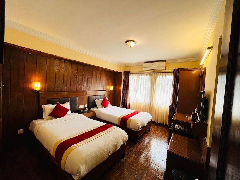 Skyline Hotel Deluxe Double or Twin Room, 1 Bedroom, City View 5