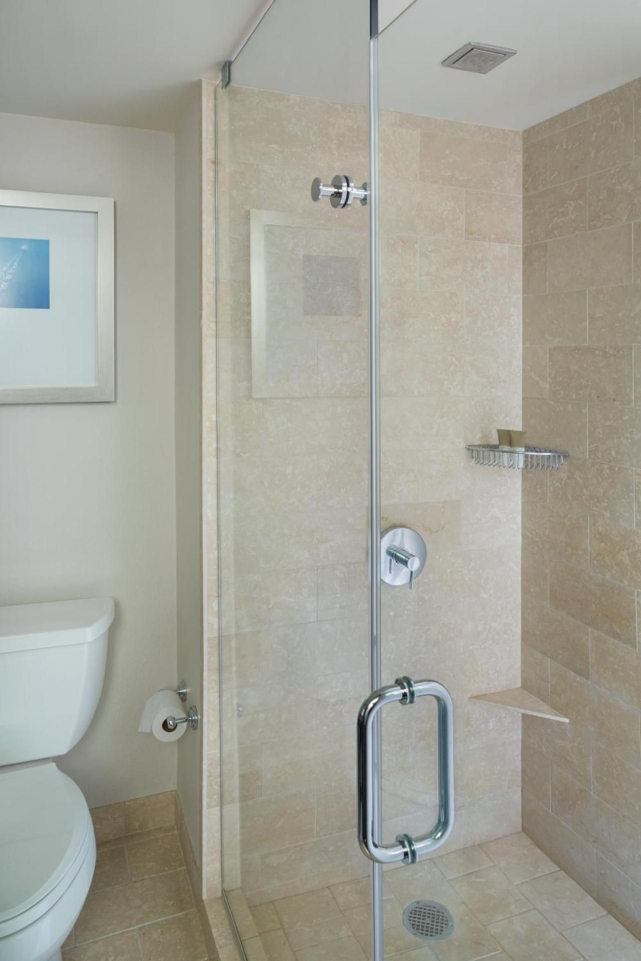 King Room with Pool View - Non-Smoking