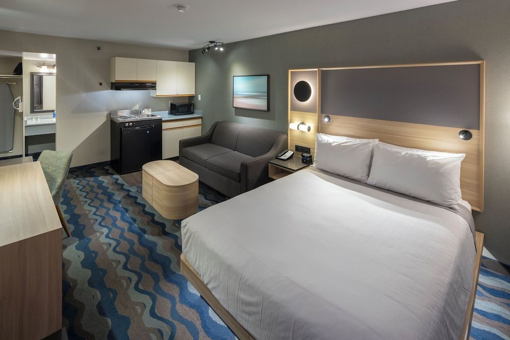 undefined Accent Inns Kamloops 3
