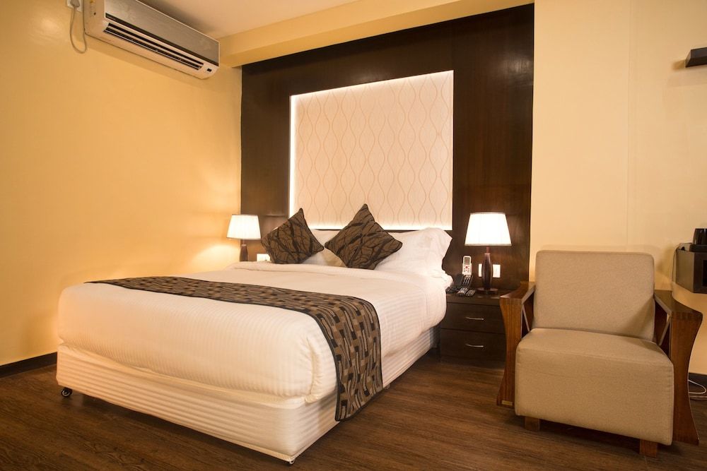 Executive Suite, 1 Queen Bed, Balcony