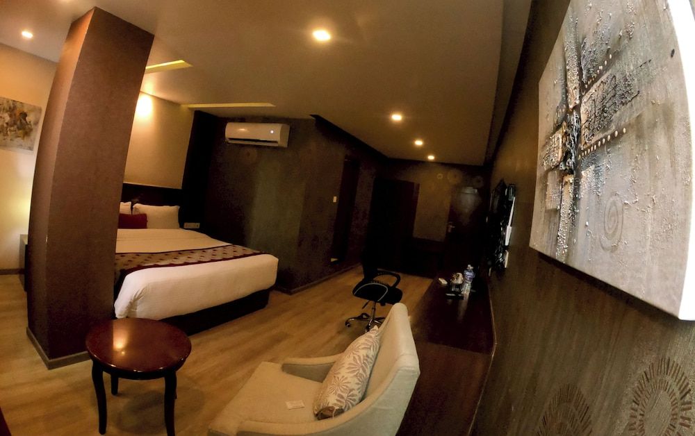 Yatri Suites and Spa Deluxe Double Room 8