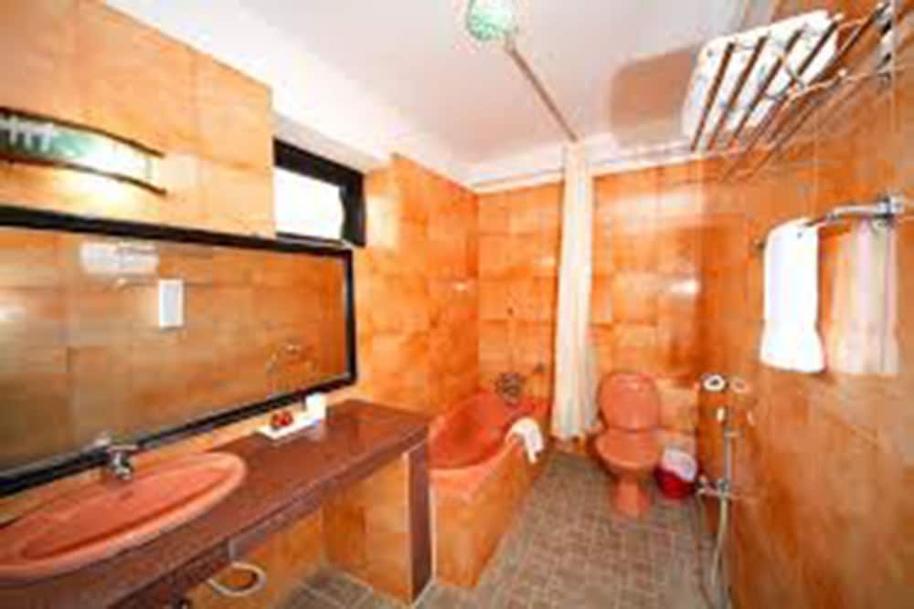 undefined Hotel Green View 9