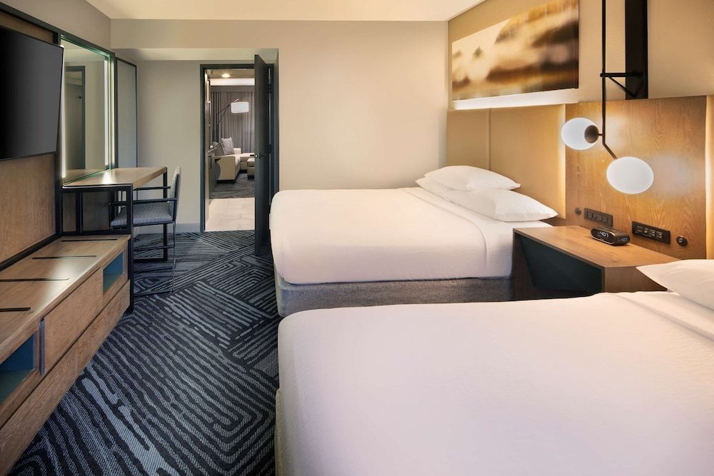 Suite, 2 Queen Beds, Accessible