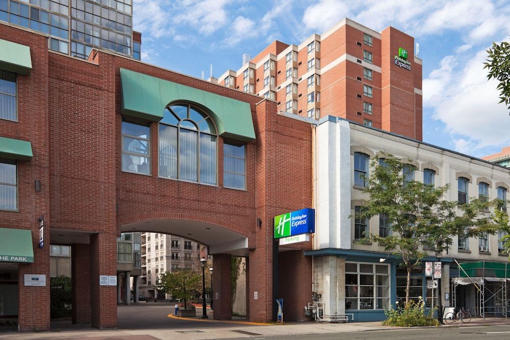 undefined Holiday Inn Express Toronto - Downtown by IHG 4