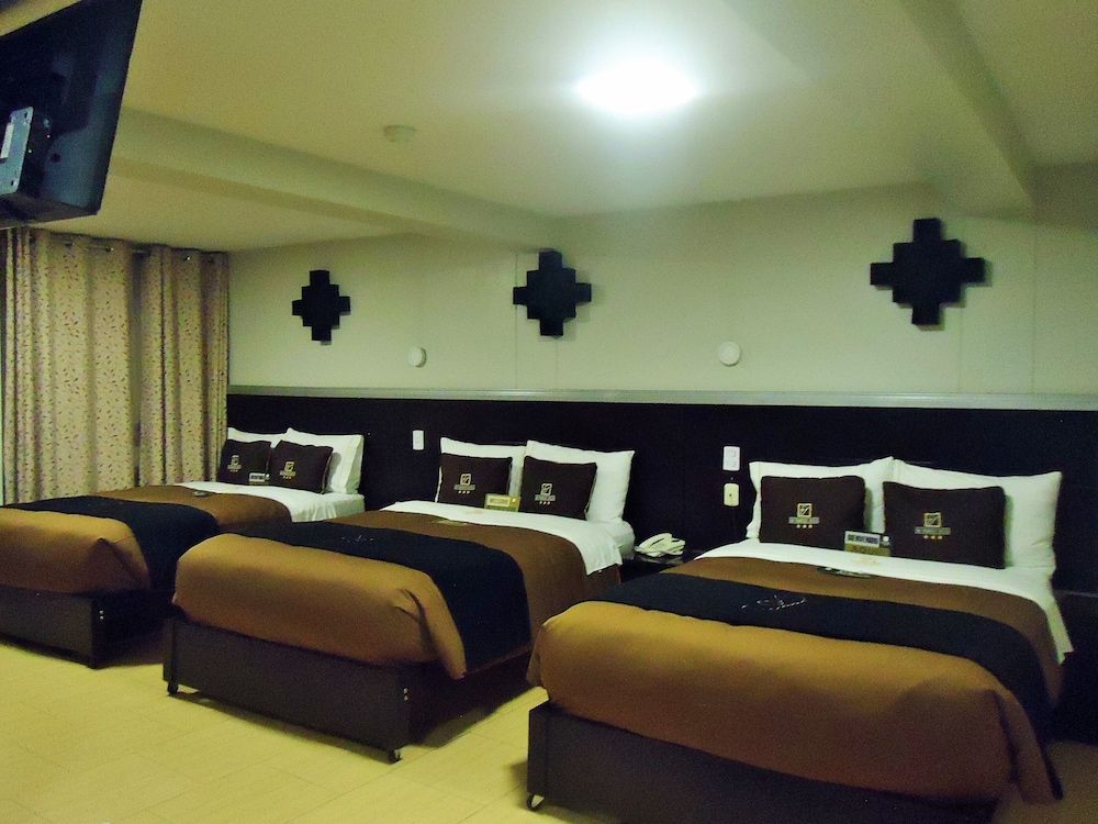Exclusive Triple Room, Bathtub, Courtyard Area