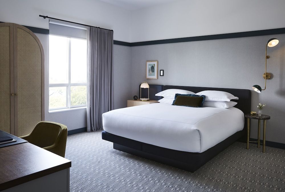 Kimpton Saint George by IHG Room, 1 King Bed 3