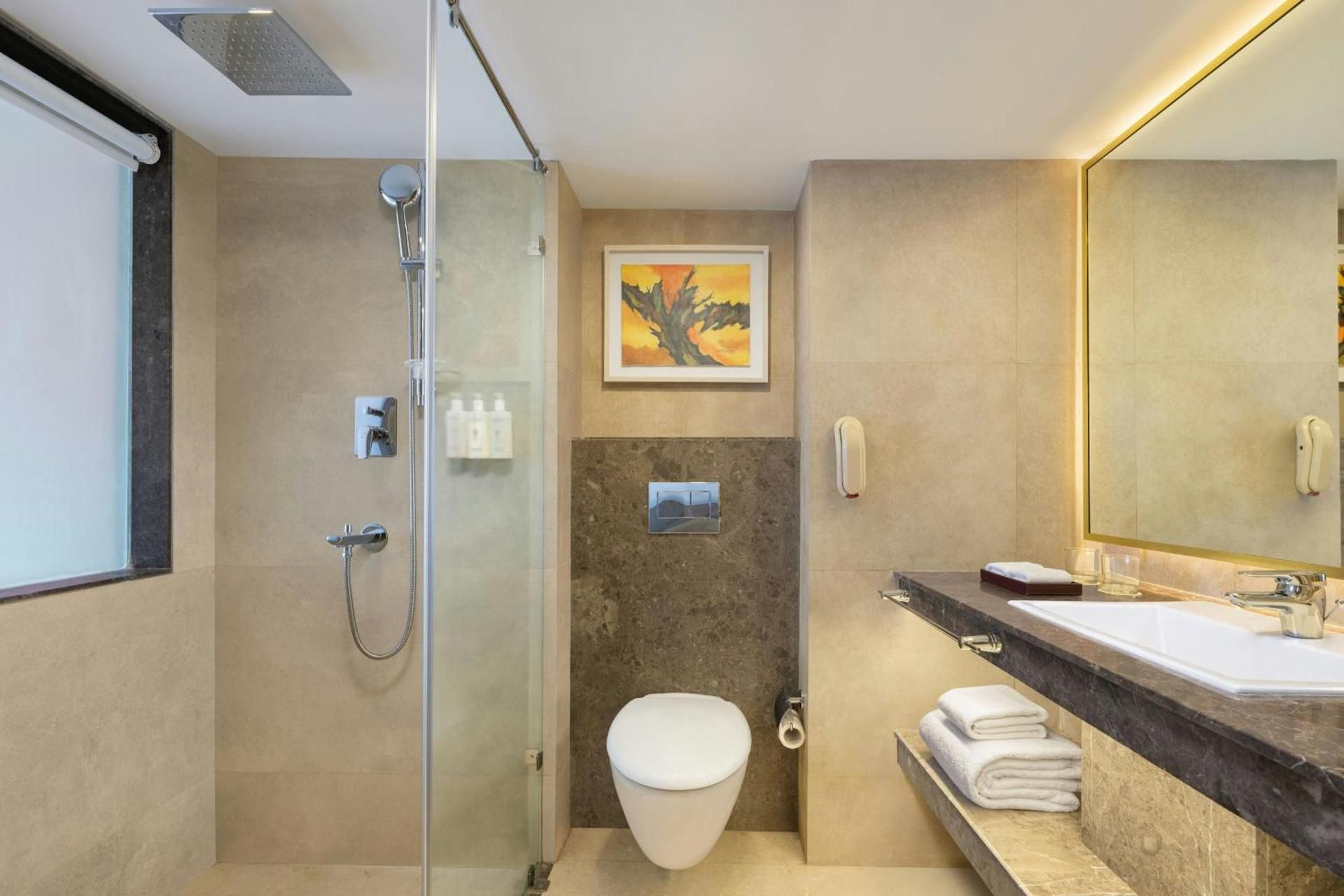 Club Twin Room with Two Twin Beds and City View