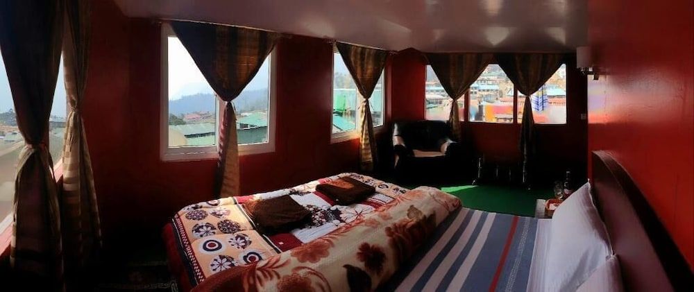 Lama Hotel Deluxe Room 3