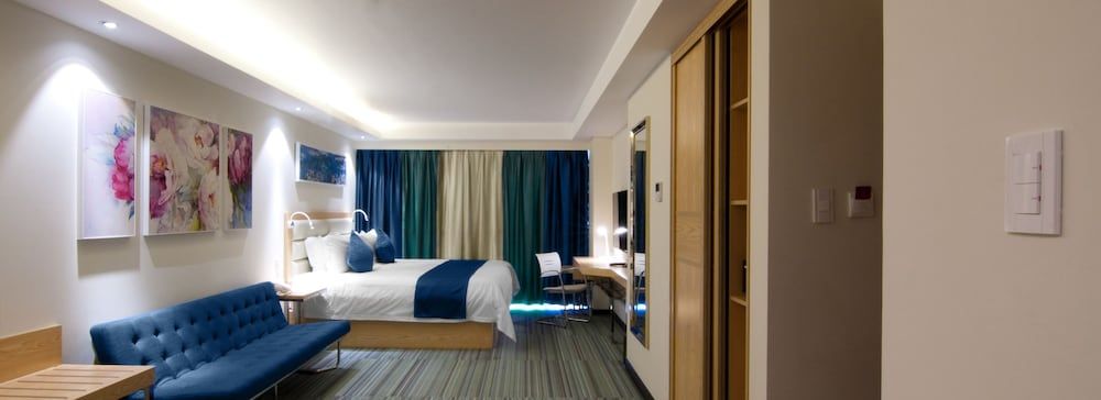 undefined LYZ Business Hotel 8