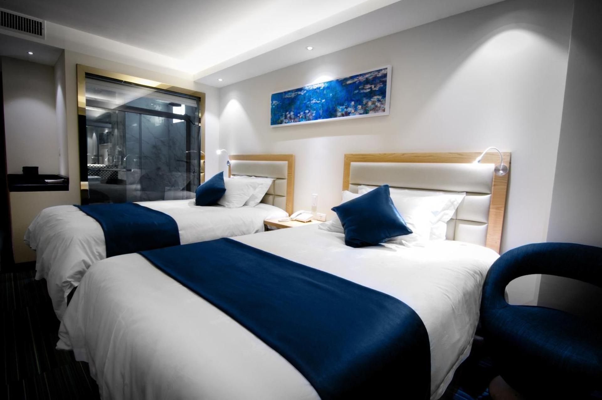 undefined LYZ Business Hotel 4