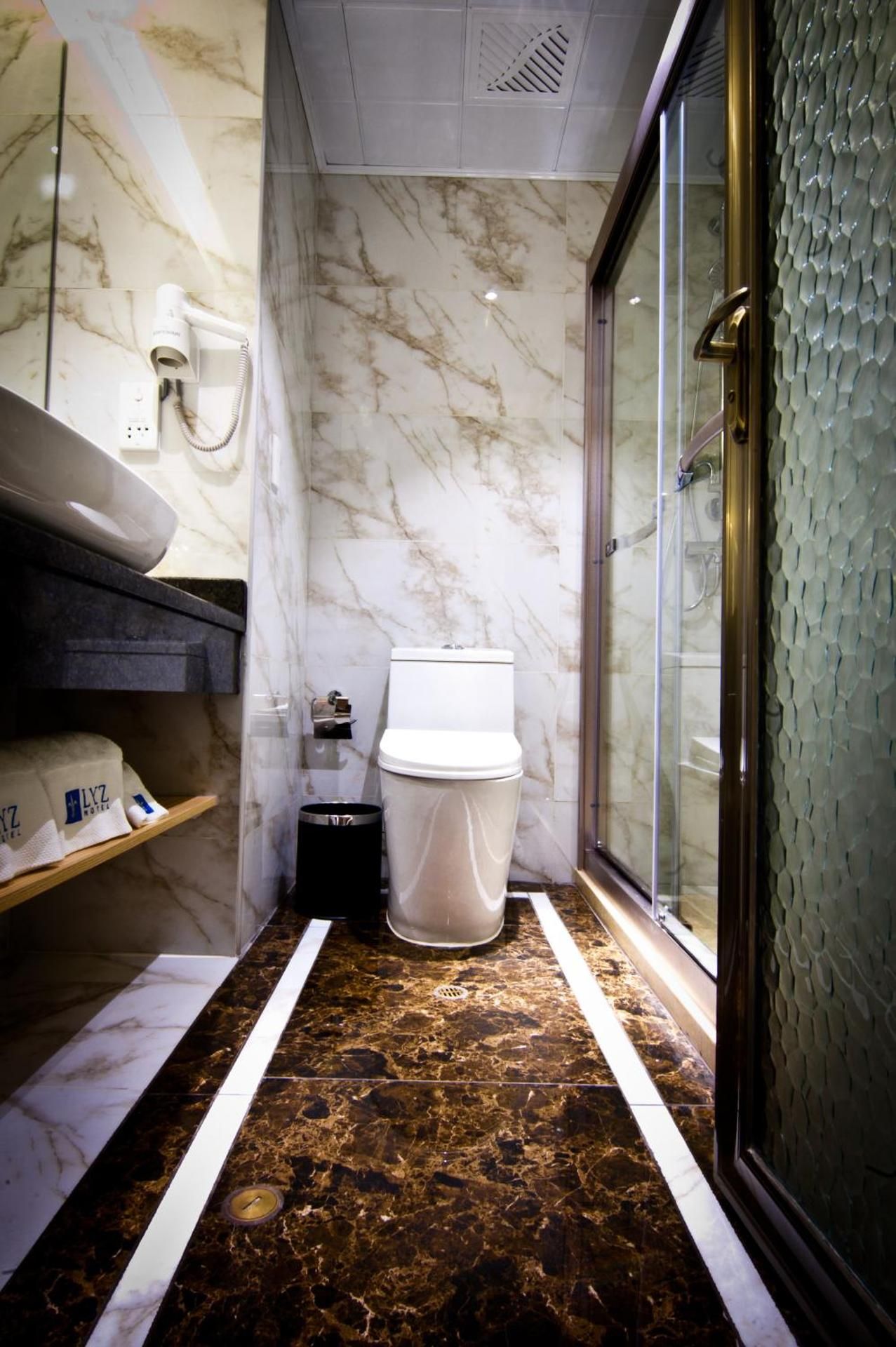 undefined LYZ Business Hotel 3