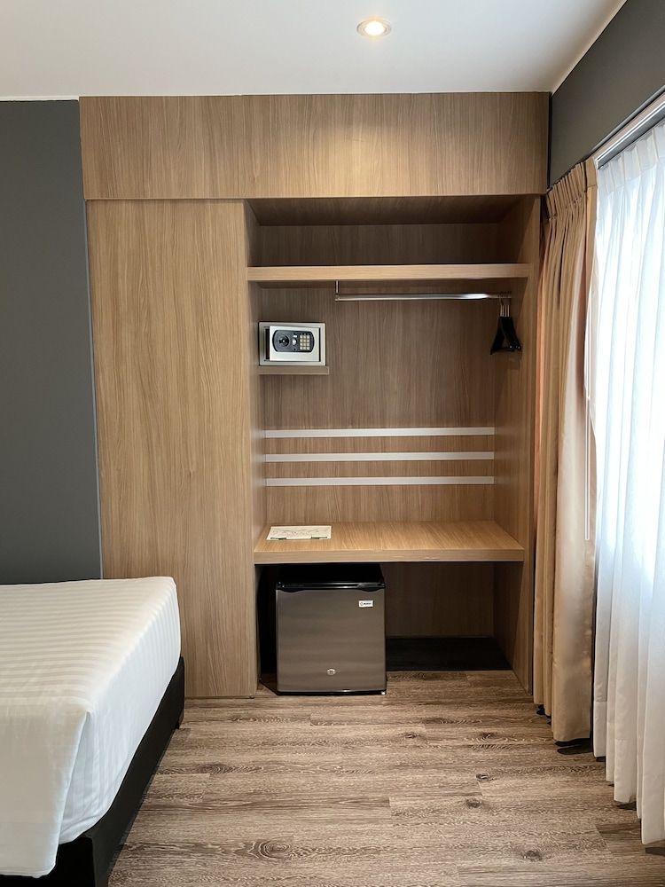 Habitat Hotel Twin Room 10