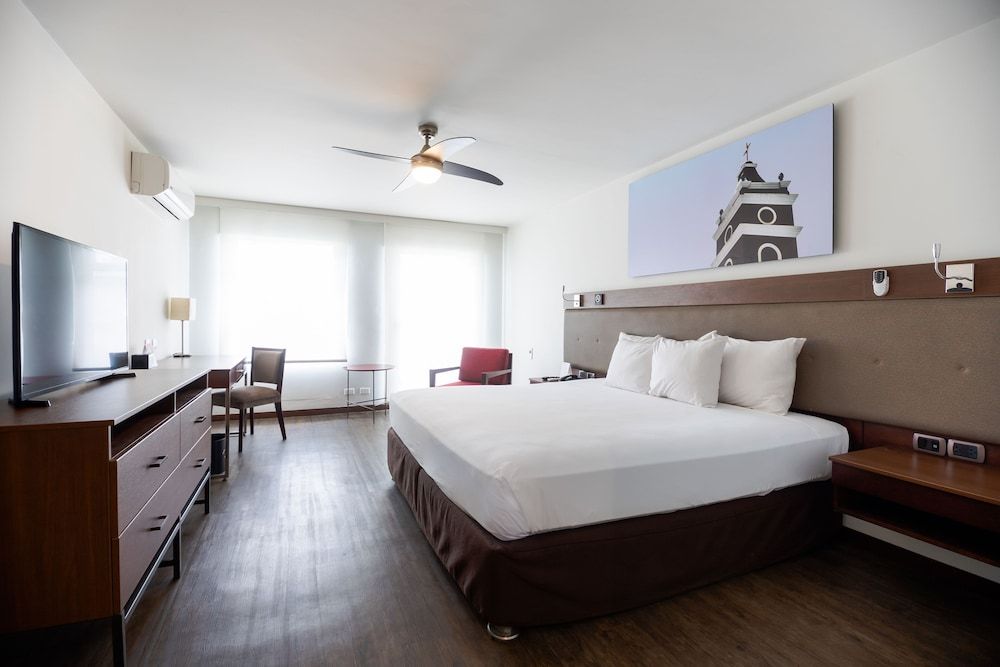 Superior Room, 1 King Bed, Terrace