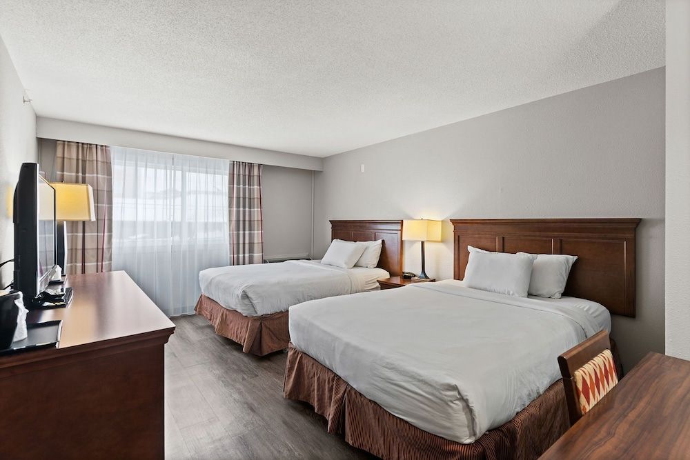 Room, 2 Queen Beds, Non Smoking (Exterior)