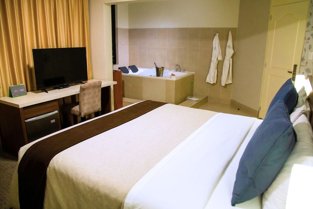 Suite, Hot Tub