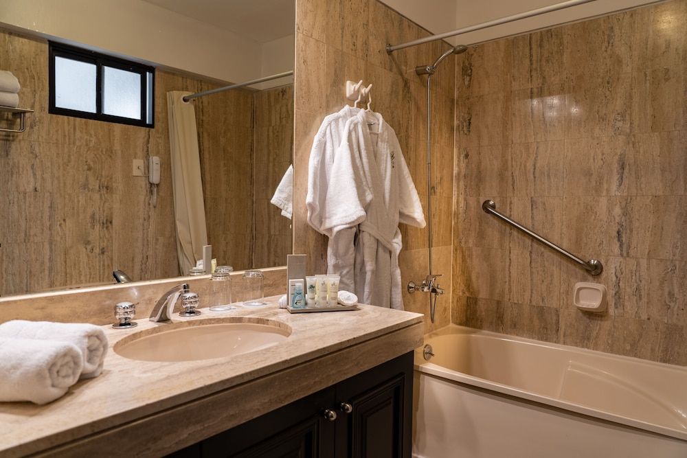 Jose Antonio Lima Twin Room 4