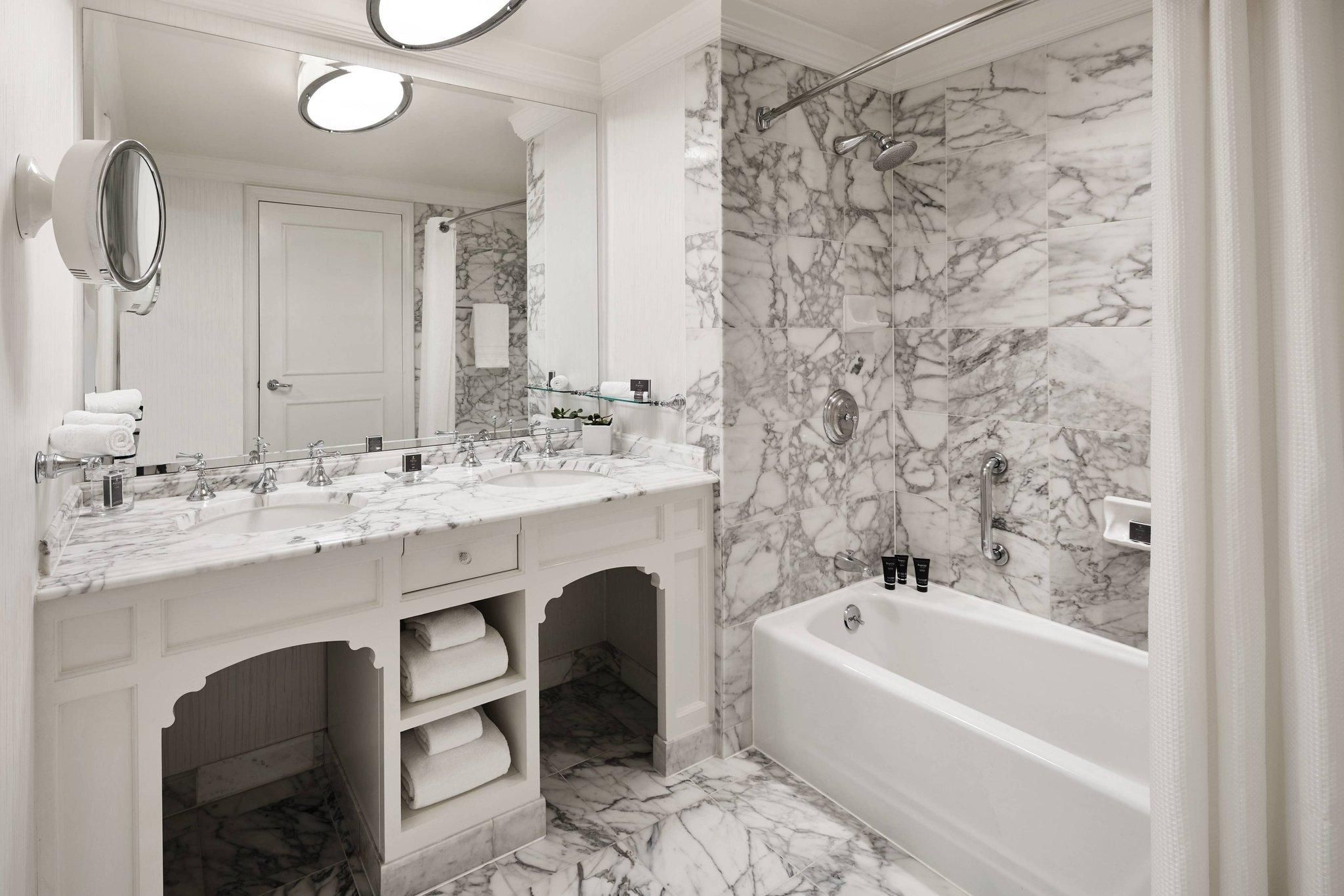 Grand Deluxe Room, Larger Guest room, 1 King
