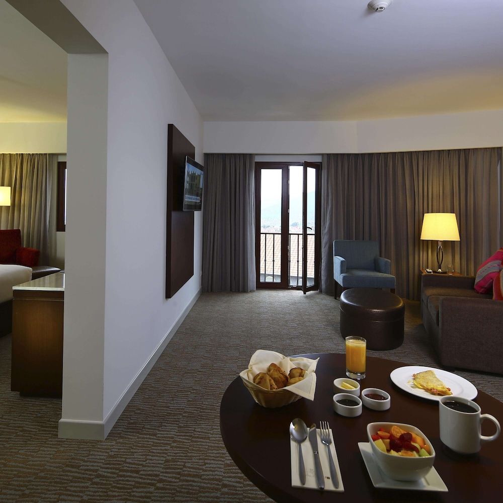 Suite, 1 King Bed