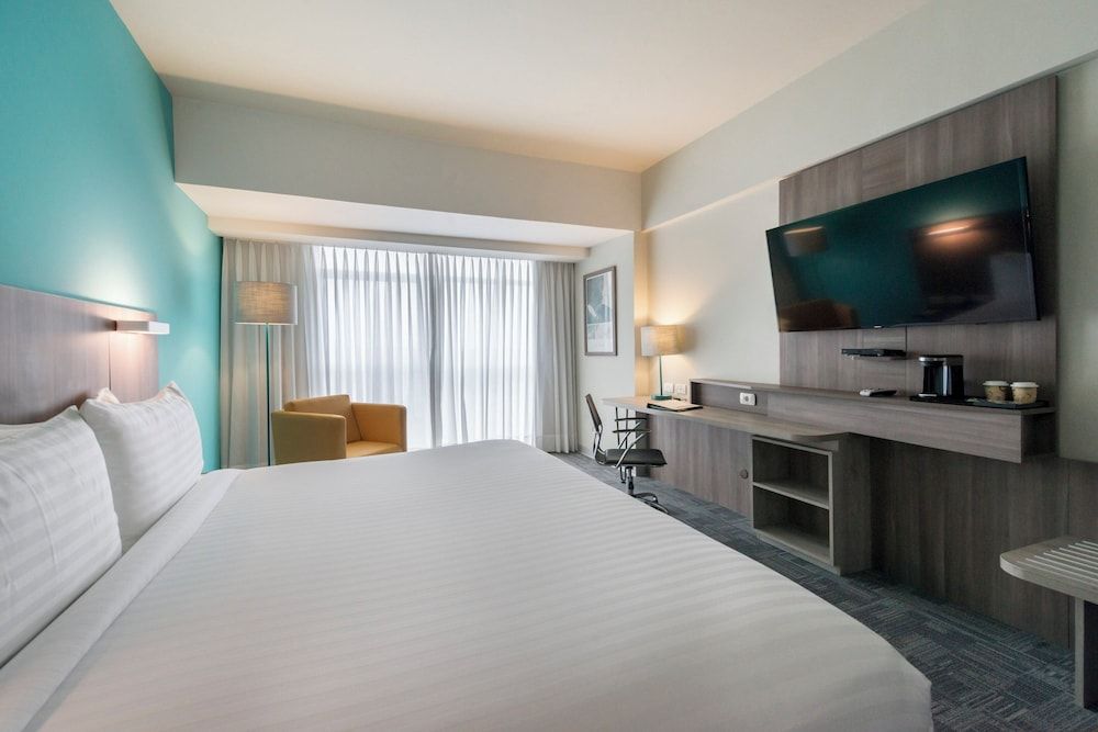 Standard Room, 1 King Bed