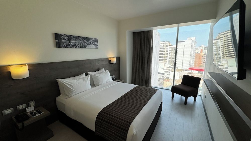 Junior Suite, 1 Queen Bed, Non Smoking