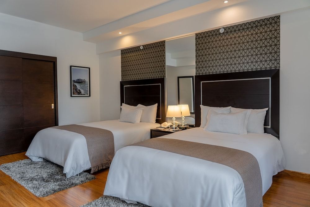 Jose Antonio Deluxe Standard Twin Room 2