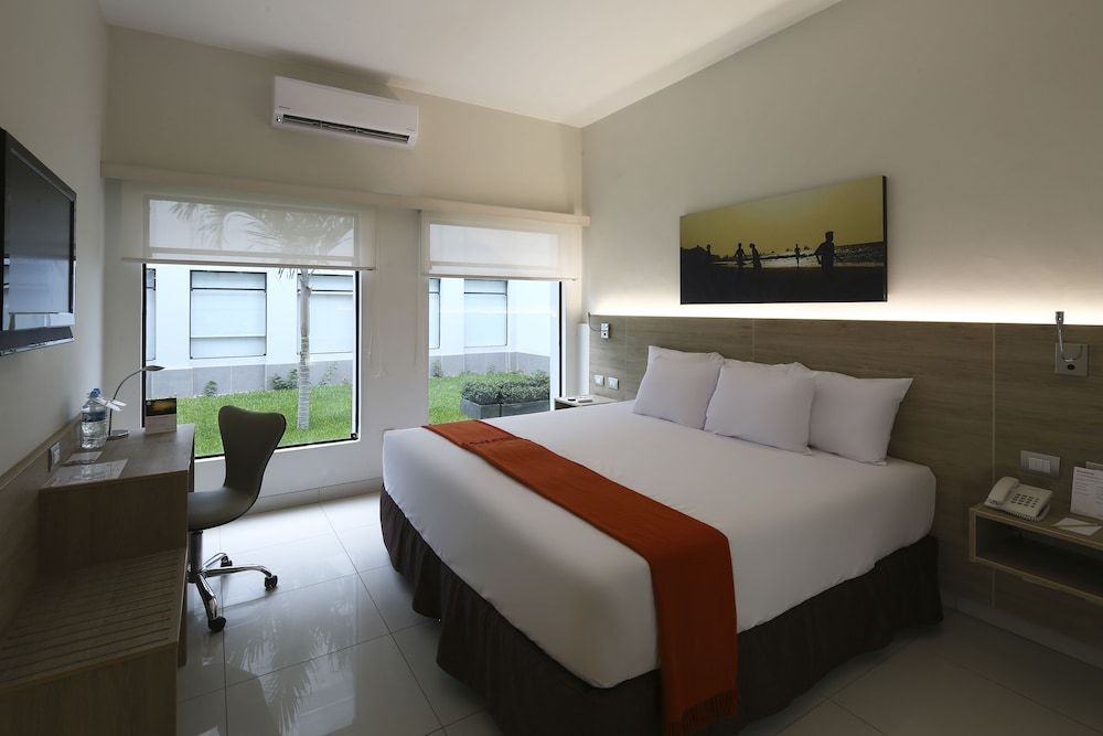 Traditional Room, 1 King Bed