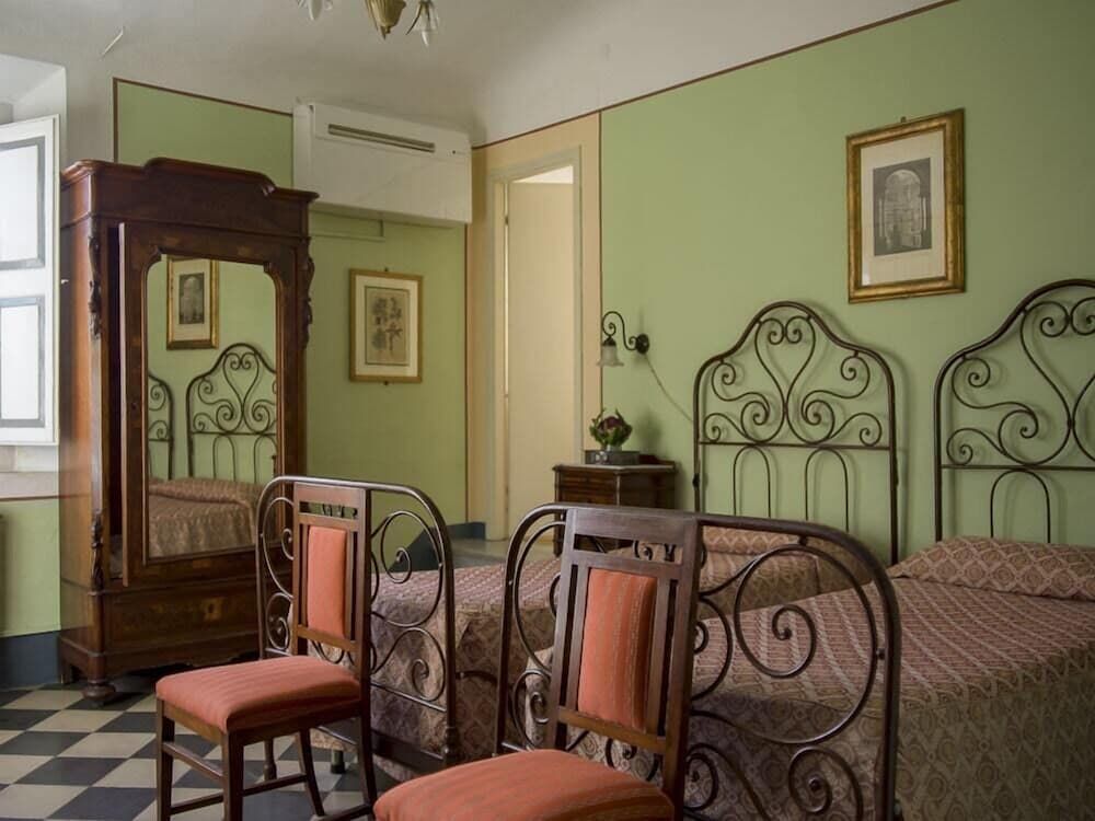 undefined Royal Victoria Hotel 5