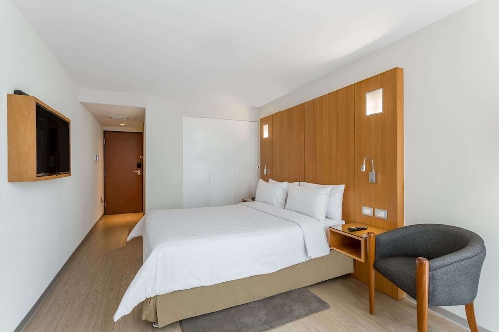 Ramada Encore by Wyndham Lima San Isidro Room, 1 Queen Bed, Non Smoking 7