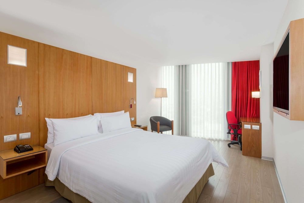 Ramada Encore by Wyndham Lima San Isidro Room, 1 Queen Bed, Non Smoking 6