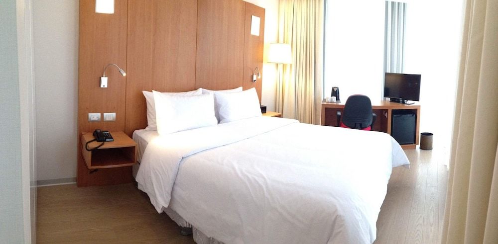 Ramada Encore by Wyndham Lima San Isidro Room, 1 Queen Bed, Non Smoking 10