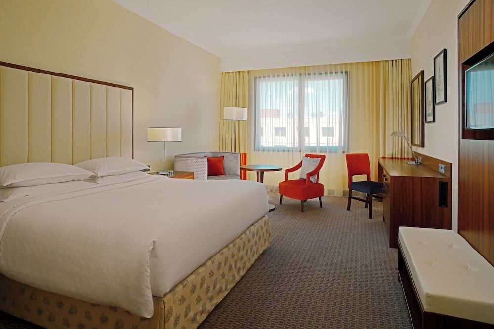 Sheraton Zagreb Hotel Deluxe Room, 1 King Bed 2