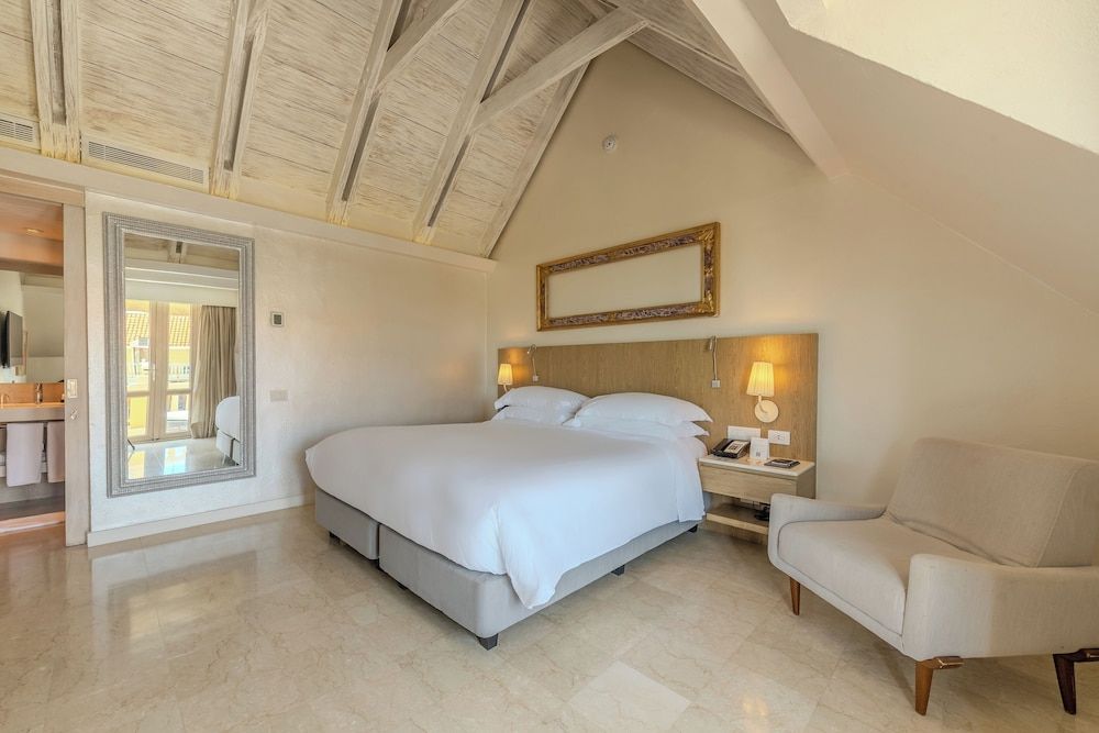 Junior Suite, 1 King Bed, Balcony, Ocean View (Butler Service)