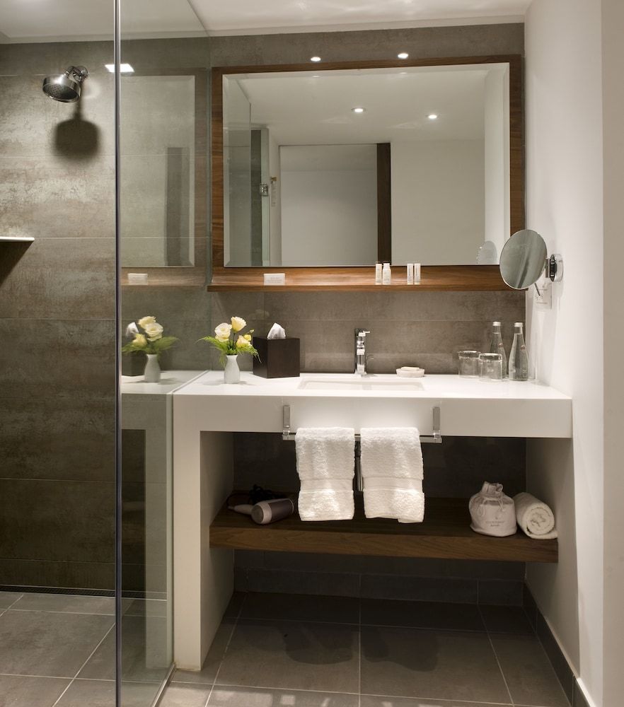 Courtyard by Marriott Lima Miraflores Standard Room, 1 King Bed, Non Smoking 3