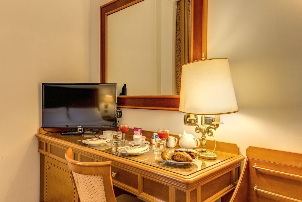 Pinewood Hotel Rome Standard Double or Twin Room 5